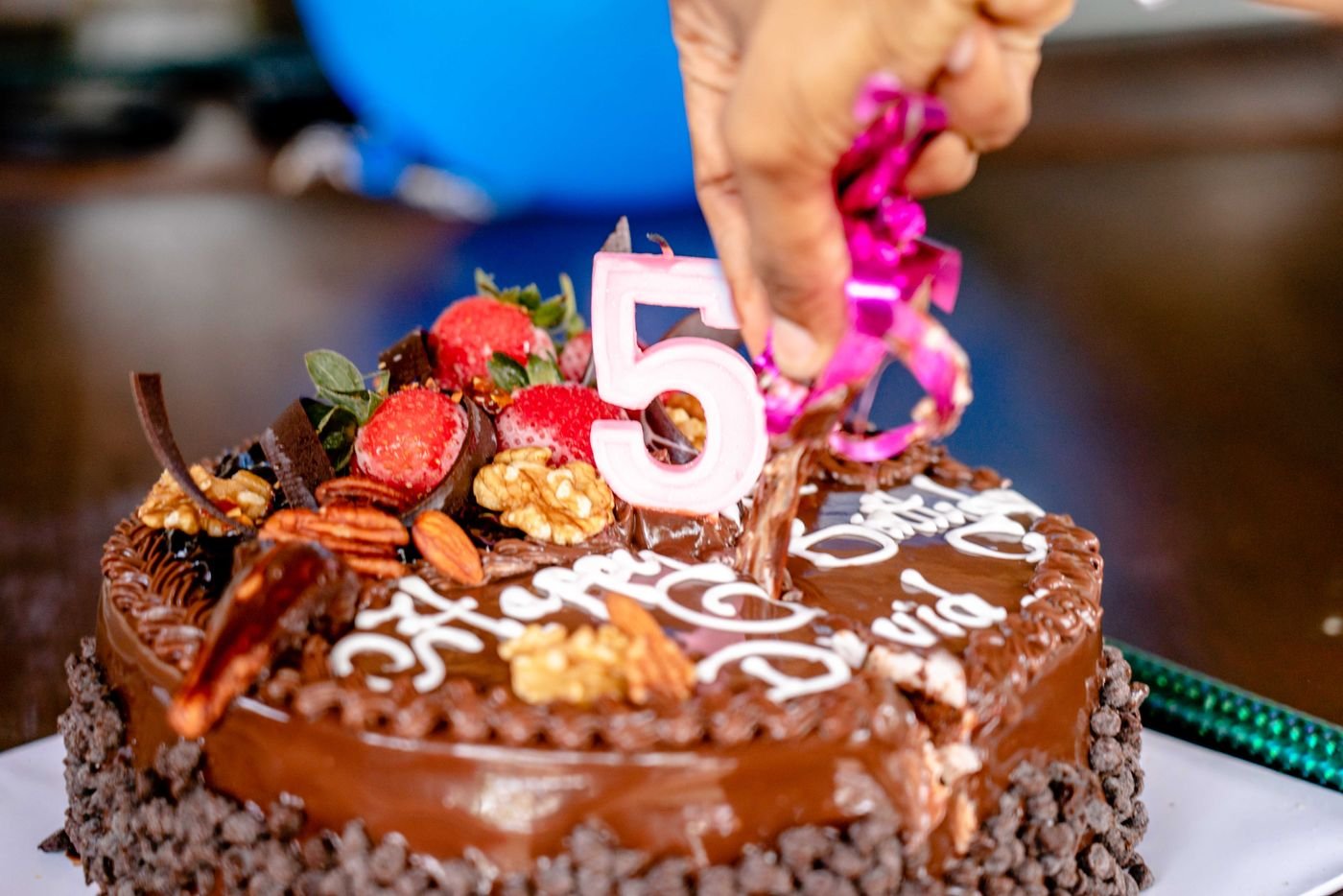 Un pastel de celebración con velas (imagen representativa)