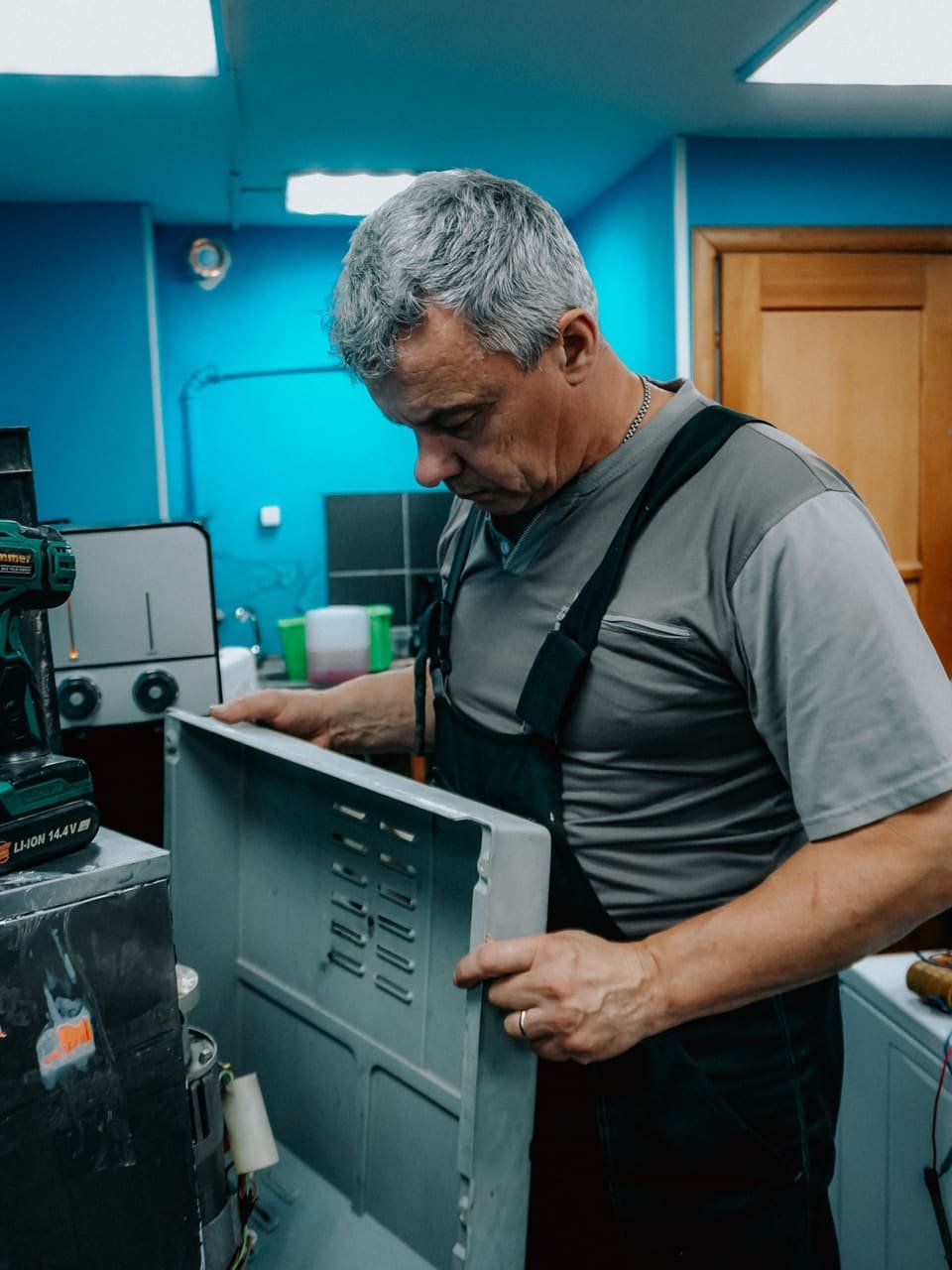 Repair or Replace? A Cost Comparison Guide for Major Appliances